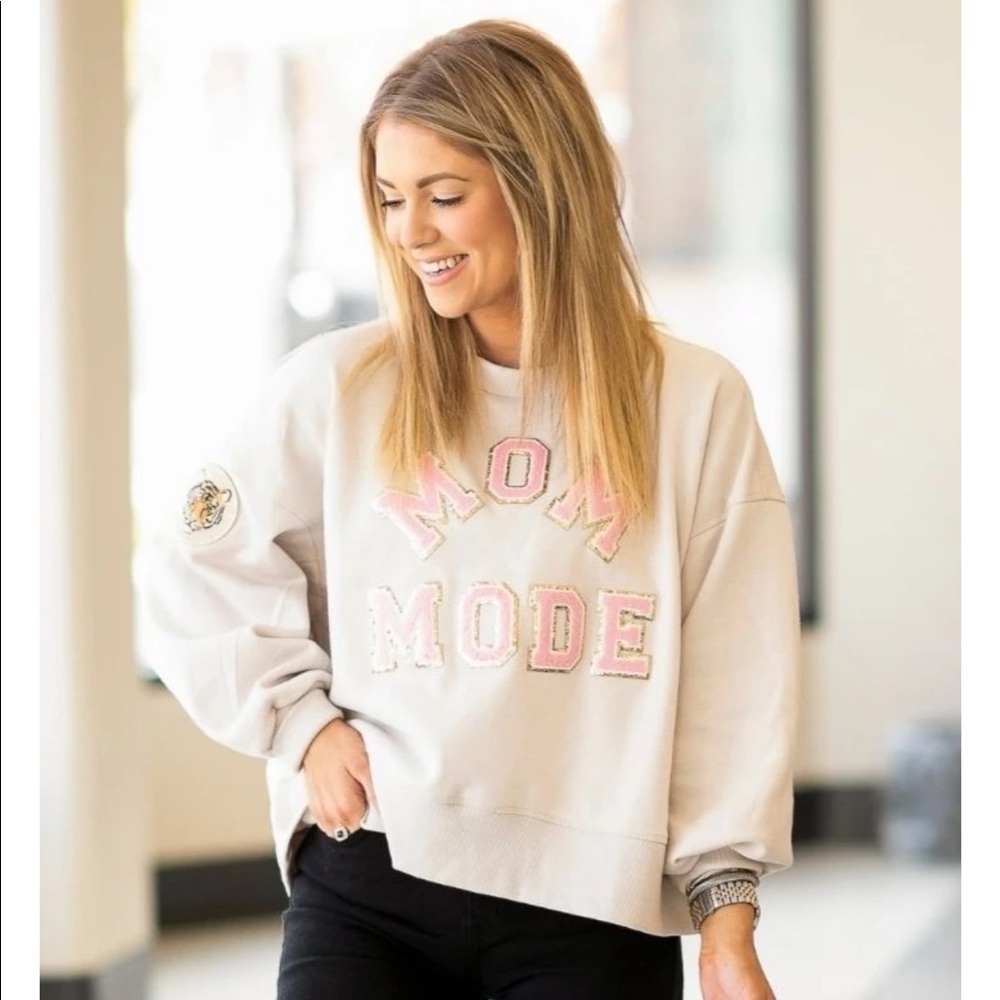 Mom mode crewneck
